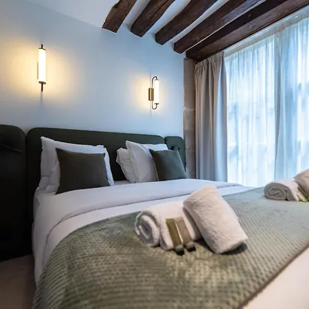 Luxury And Elegance Place Des Vosges Апартаменты Париж