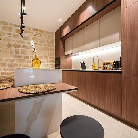 Luxury And Elegance Place Des Vosges Париж