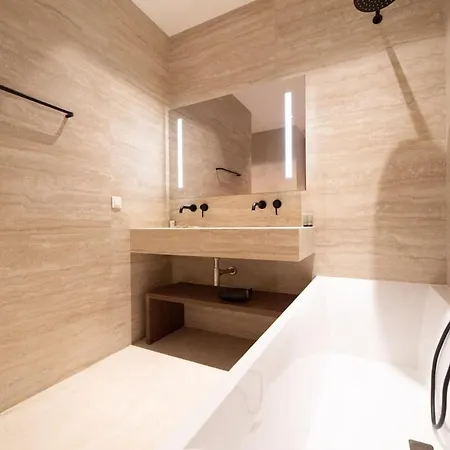 Luxury And Elegance Place Des Vosges Париж